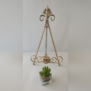 Vintage Cream Metal Easel Stand